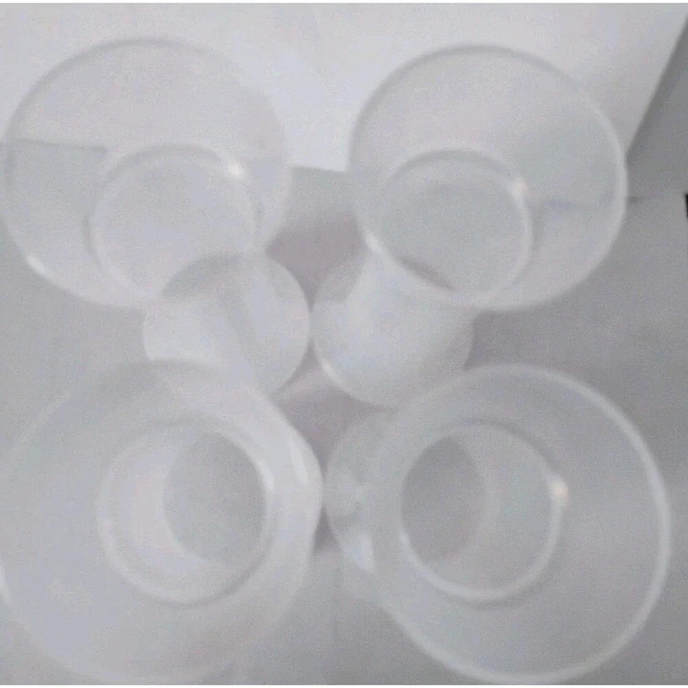 4 Tupperware Hourglass Salt & Pepper Shakers #718 Sheer Blue w/ Lid 5 7/8